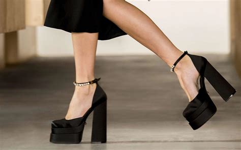 Tacones Versace: Dónde conseguir el dupe perfecto .